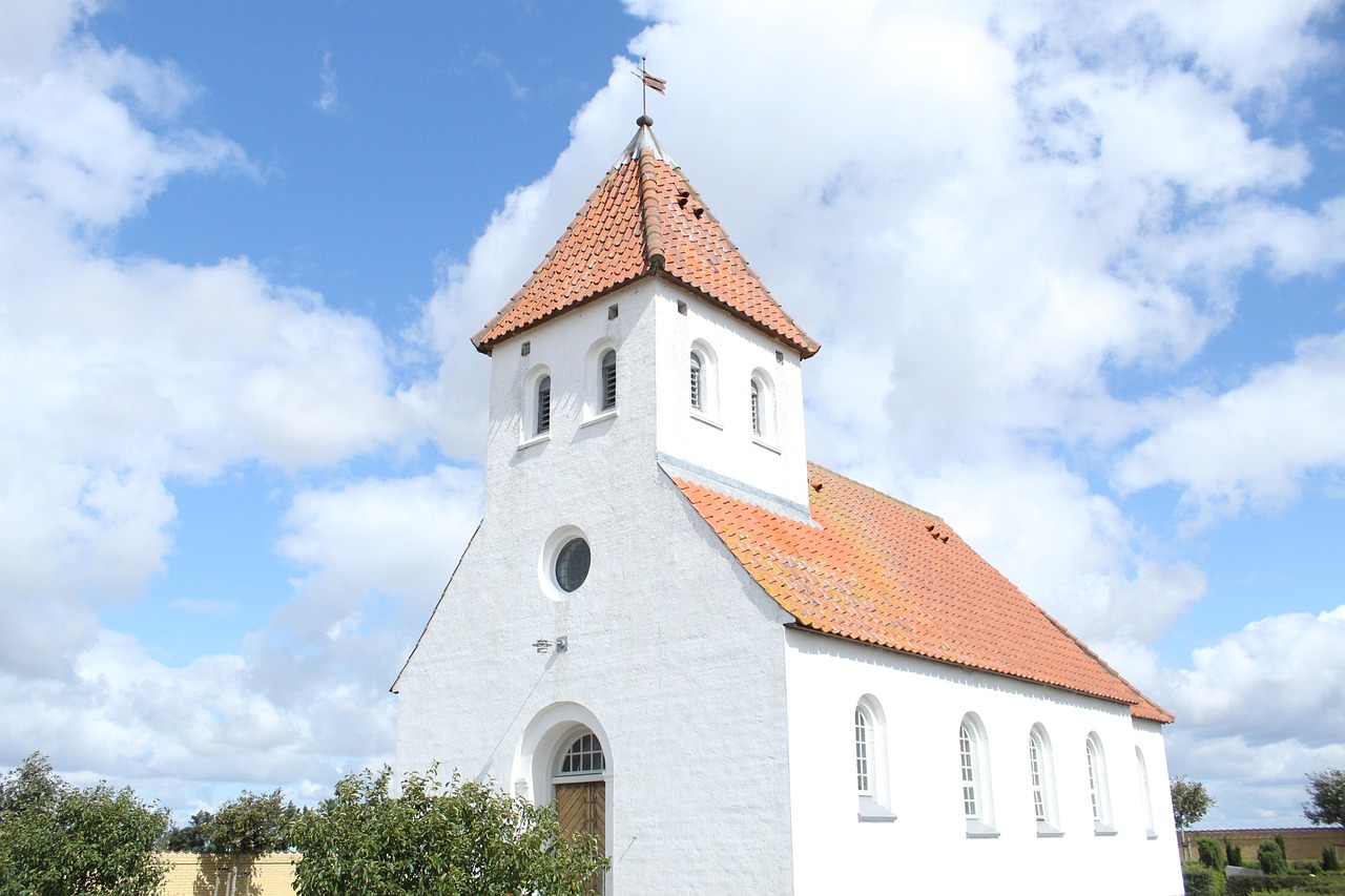 Sølv, guld eller farverige sten? De bedste øreringe til unge konfirmander